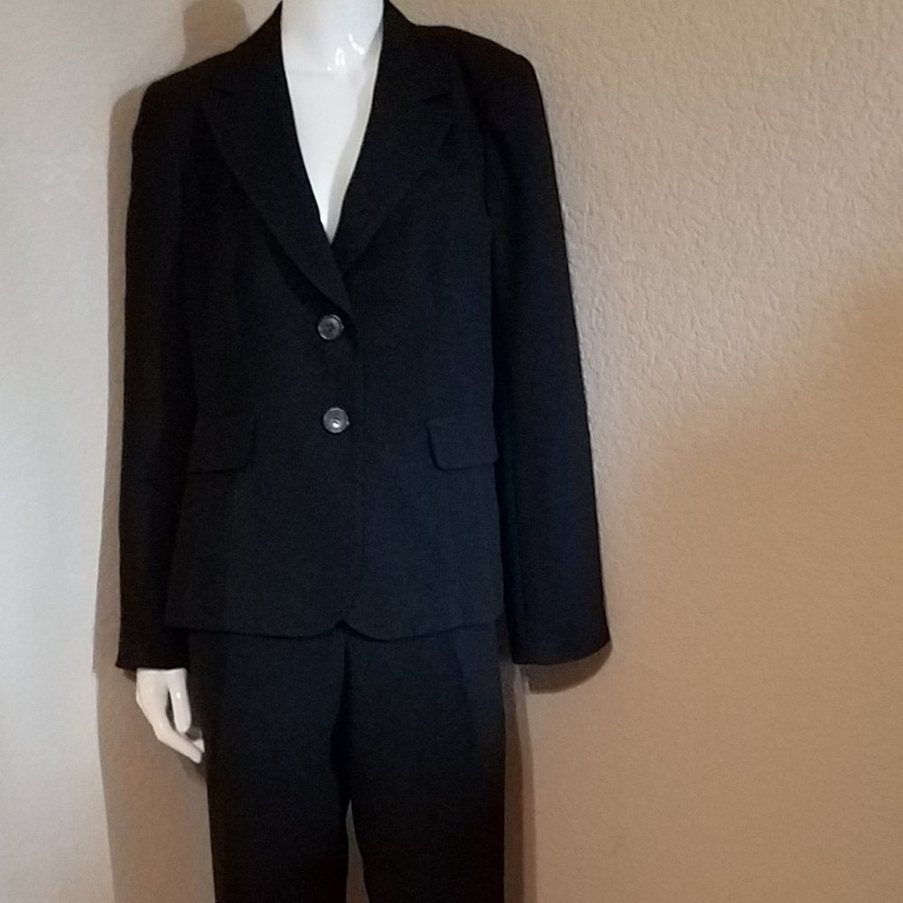 Ann Taylor 8P/14P Black Pant Suit